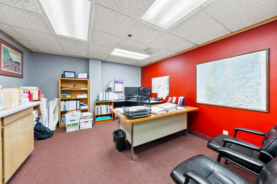 More Photos Of 700 NW Dimmick St, Grants Pass Specialty For Sale