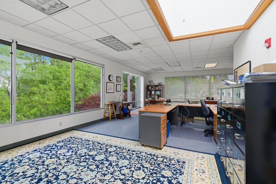 More Photos Of 22659 Pacific Hwy S, Des Moines Flex For Sale