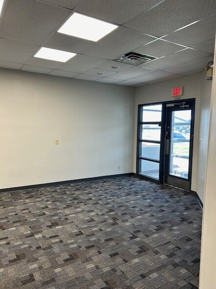 More Photos Of 1475 Navco Dr, Lafayette Service For Lease