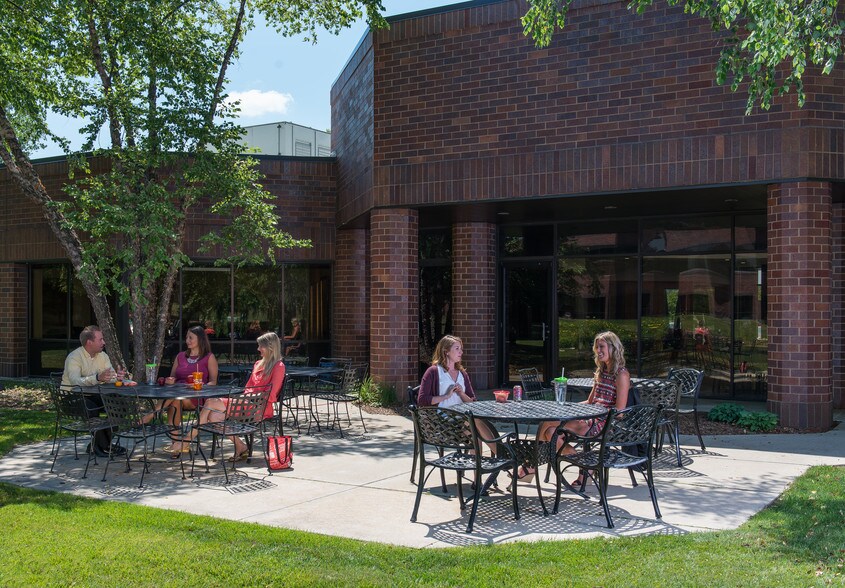 More Photos Of 250 N Patrick Blvd, Brookfield Office For Lease