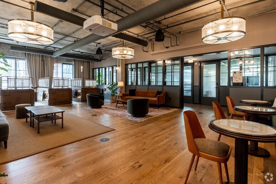 More Photos Of 200 N Green St, Chicago Hotel For Lease