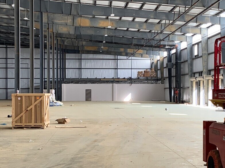 More Photos Of 175 Orr Ave, Opelika Distribution For Lease