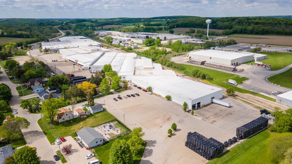 More Photos Of 403 Degner Ave, Mayville Manufacturing For Lease
