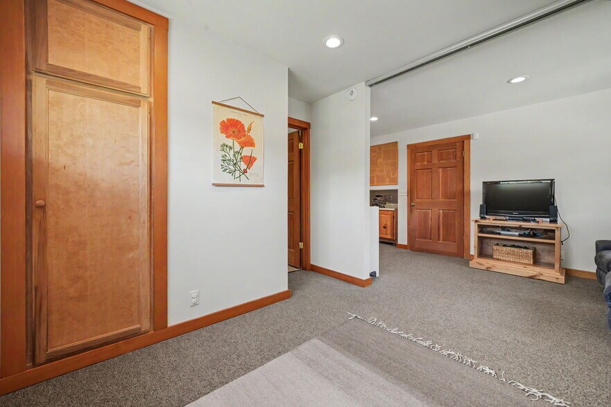 More Photos Of 21376 Consolation St, Volcano Specialty For Sale