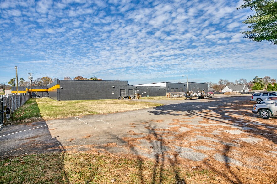 More Photos Of 500 1st Ave, Mount Pleasant Manufacturing For Lease