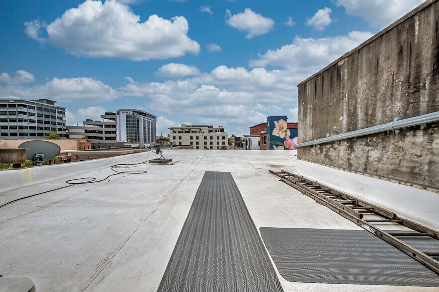 More Photos Of 620 S Calhoun St, Fort Wayne General Retail For Sale