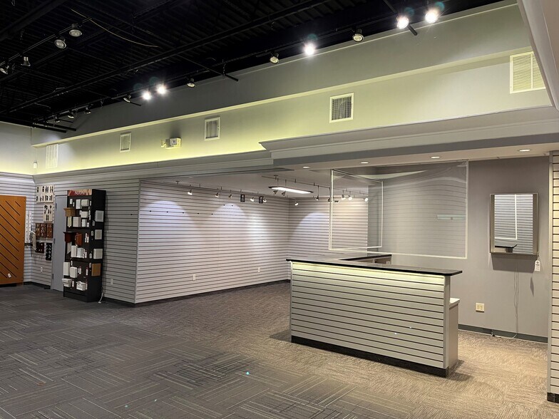 More Photos Of 160 Brainard Rd, Hartford Freestanding For Lease