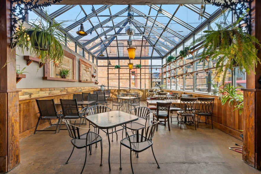 More Photos Of 234 SW 5th St, Grants Pass Restaurant For Sale