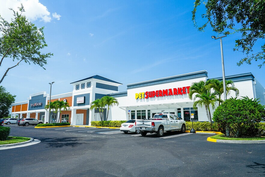 More Photos Of 2585-2605 SE Federal Hwy, Stuart Freestanding For Sale