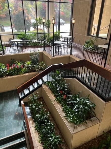 More Photos Of 750 Holiday Dr, Pittsburgh Office Residential For Lease