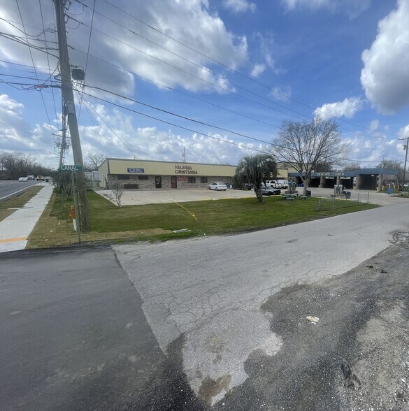 More Photos Of 243 Canal St, Luling Freestanding For Sale