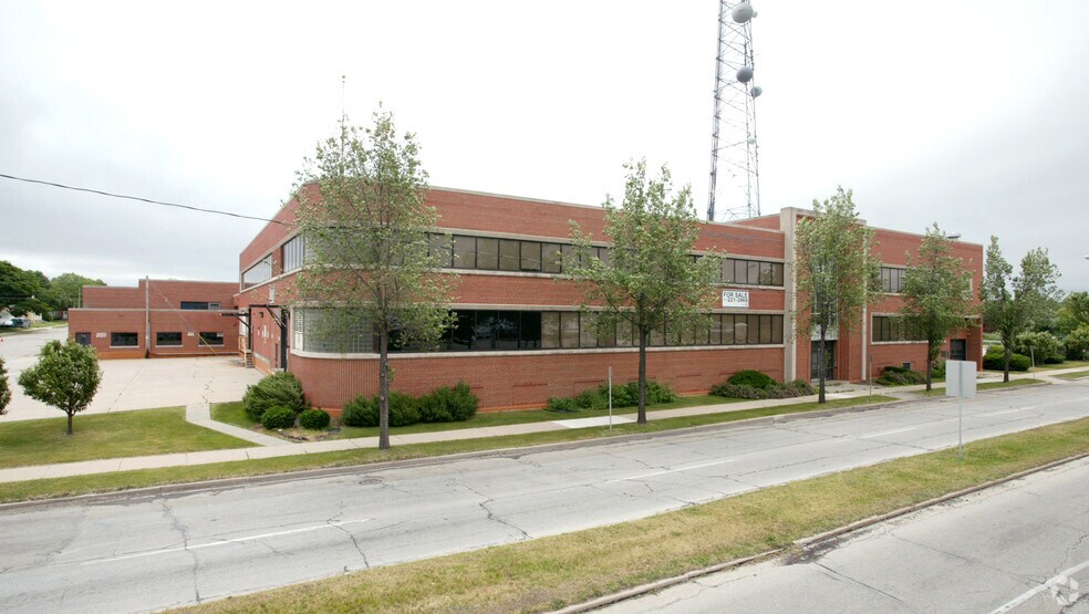 More Photos Of 620 S 76th St, Milwaukee Office For Lease