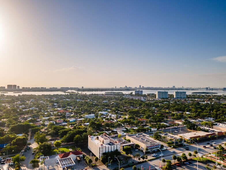 More Photos Of 12955 Biscayne Blvd, North Miami Office For Lease