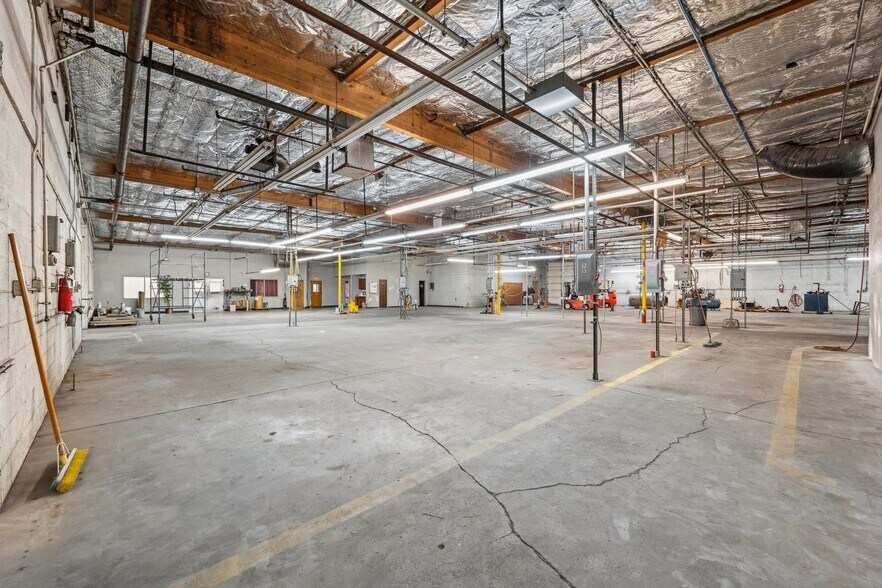 More Photos Of 815 W Geneva Dr, Tempe Manufacturing For Sale