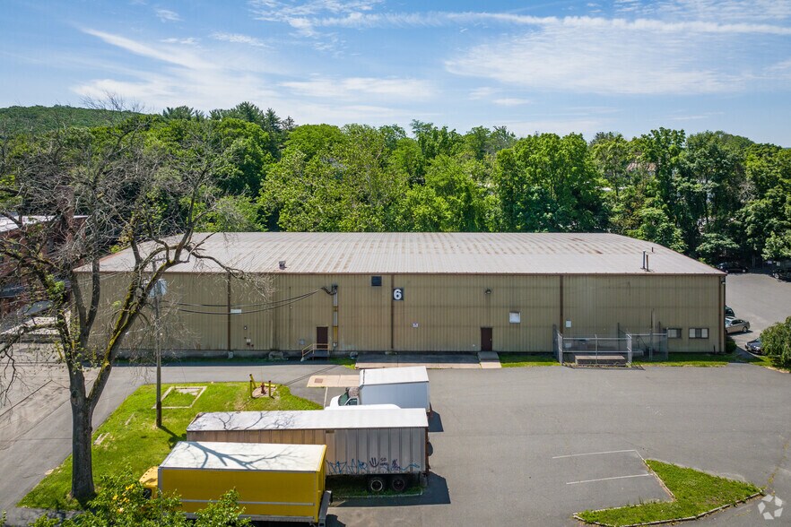 More Photos Of 114 Beach St, Rockaway Warehouse For Lease