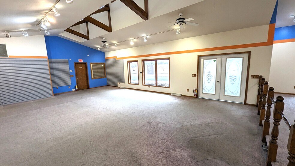 More Photos Of 1276 W Winneconne Ave, Neenah Storefront For Sale