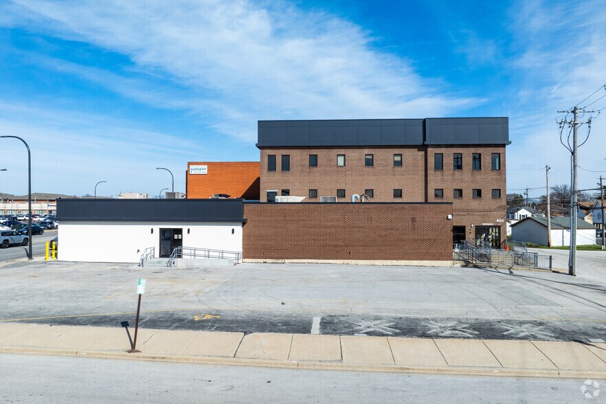 More Photos Of 6309-6313 W 95th St, Oak Lawn Medical For Lease