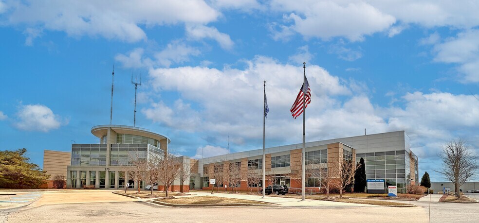 Primary Photo Of 377 W River Woods Pky, Milwaukee Medical For Lease