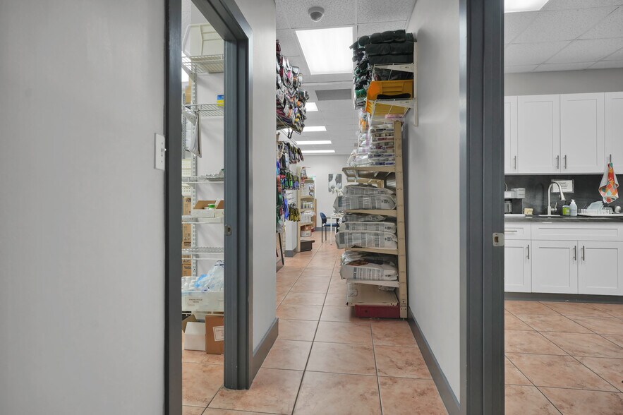 More Photos Of 8111-8119 NW 33rd St, Miami Warehouse For Sale