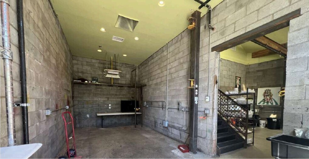 More Photos Of 90 Brewer Rd, Sedona Light Manufacturing For Lease