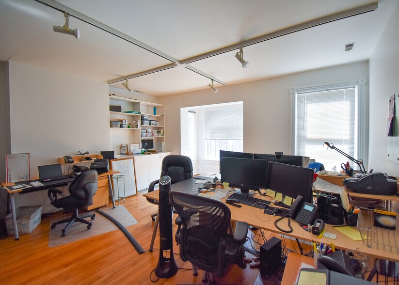More Photos Of 1717 N St NW, Washington Office For Sale