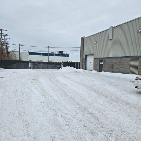 More Photos Of 440 Boul Industriel, St-Eustache Warehouse For Sale