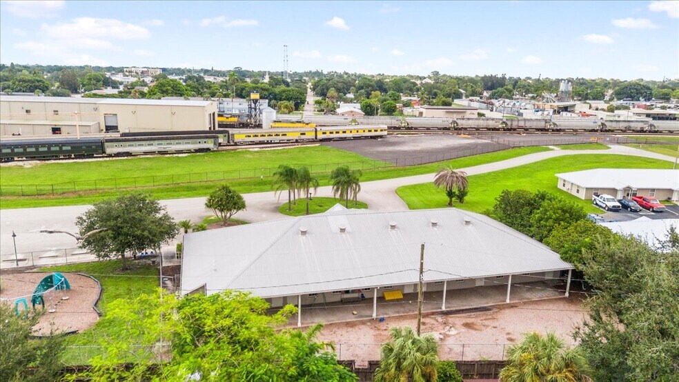 More Photos Of 180 Basilan Crescent, Clewiston Daycare Center For Sale