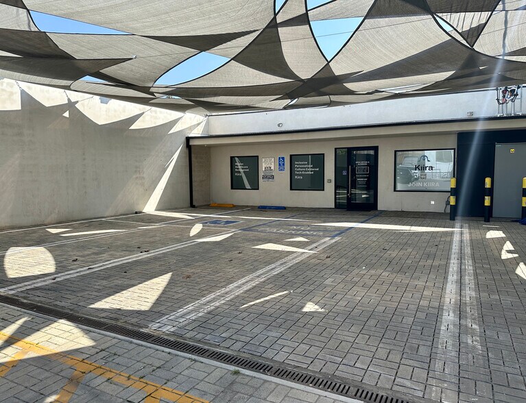 More Photos Of 7225 Melrose Ave, Los Angeles Medical For Lease