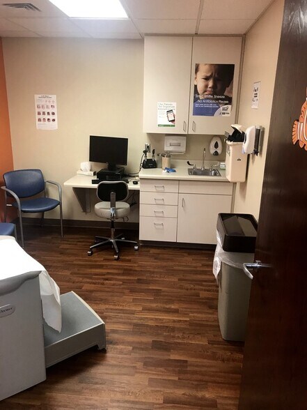 More Photos Of 5250 S 108th St, Hales Corners Medical For Lease