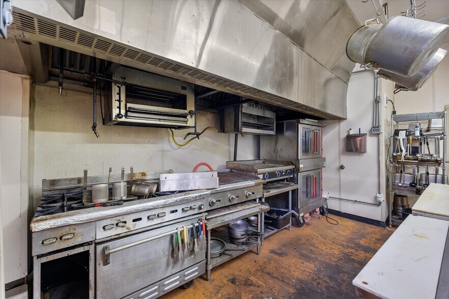 More Photos Of 107 S Beaton St, Corsicana Storefront For Sale