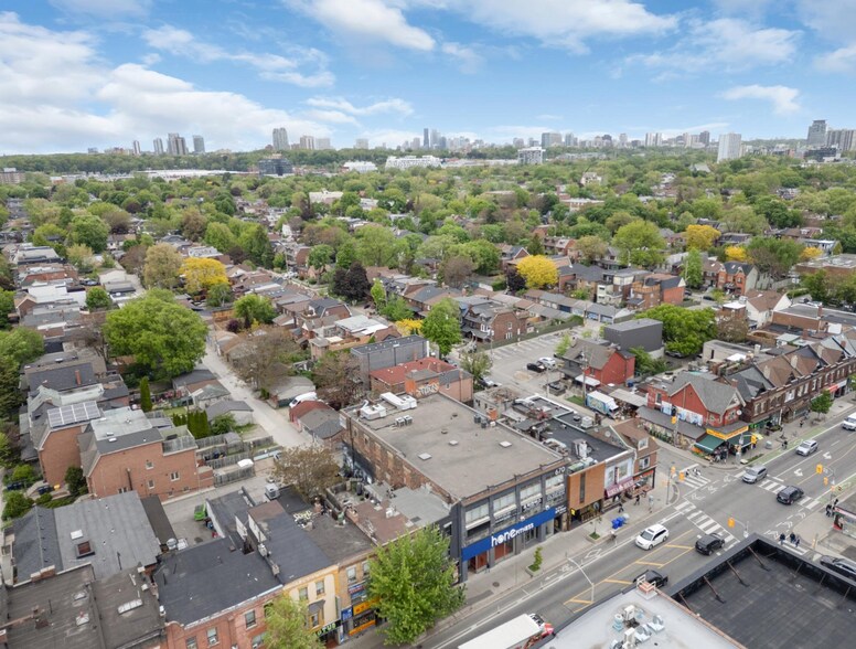 More Photos Of 676 Bloor St W, Toronto Storefront Retail Residential For Sale