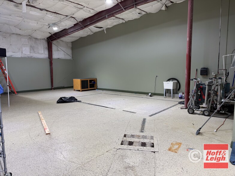 More Photos Of 3911 Norwood Dr, Littleton Manufacturing For Lease