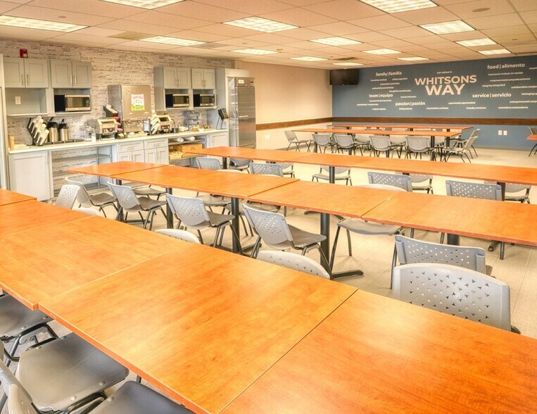 More Photos Of 1800 Motor Pky, Islandia Warehouse For Sale