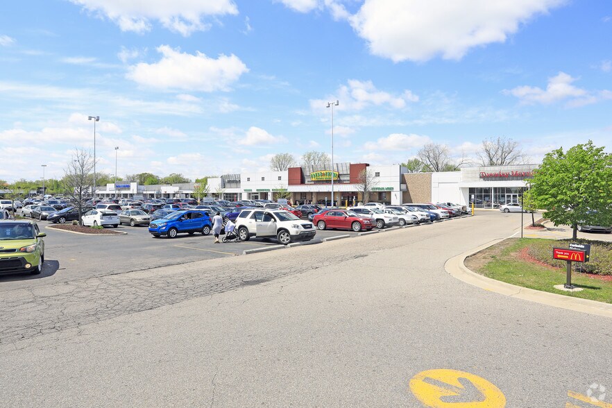 Primary Photo Of 731-931 E Big Beaver Road, Troy Unknown For Lease