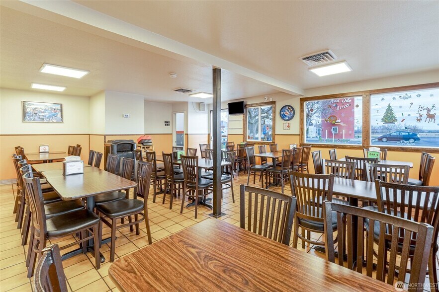 More Photos Of 805 Basin St NW, Ephrata Specialty For Sale