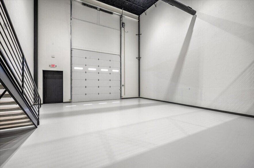 More Photos Of 1229 NW 122nd St, Oklahoma City Light Manufacturing For Lease