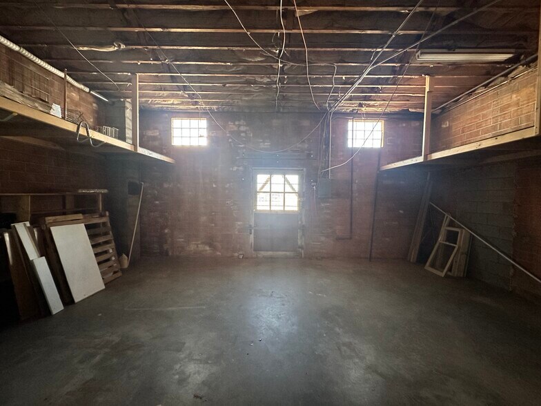 More Photos Of 303 N Center Ave, Hardin General Retail For Sale