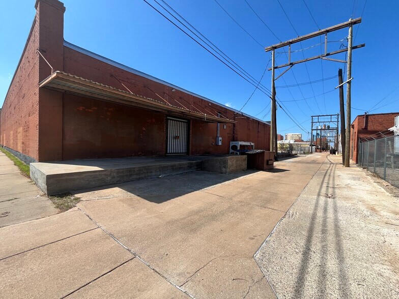 More Photos Of 1213 Scott Ave, Wichita Falls Service For Sale