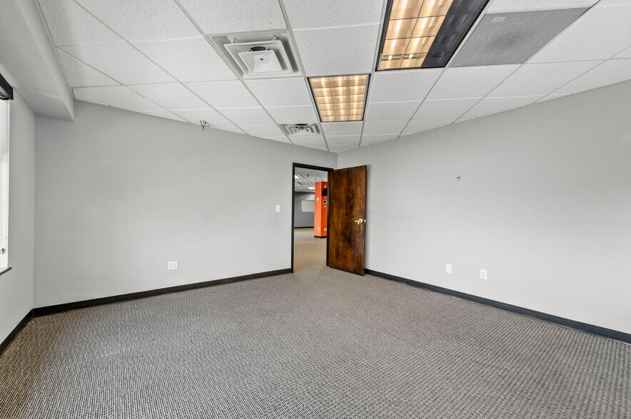 More Photos Of 3730 S Elizabeth St, Independence Medical For Lease