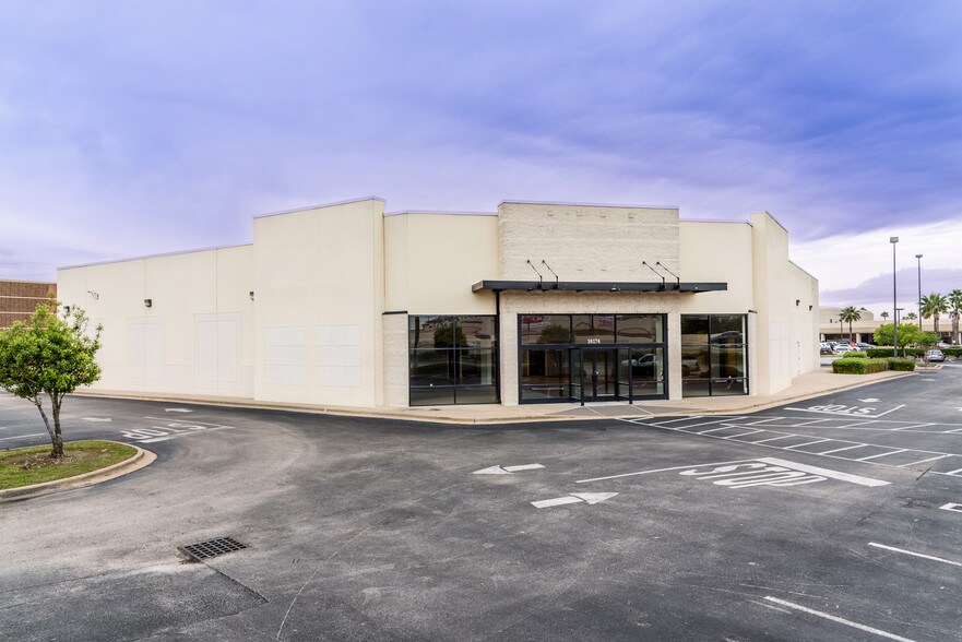 More Photos Of 18174 Gulf Fwy, Friendswood Freestanding For Lease