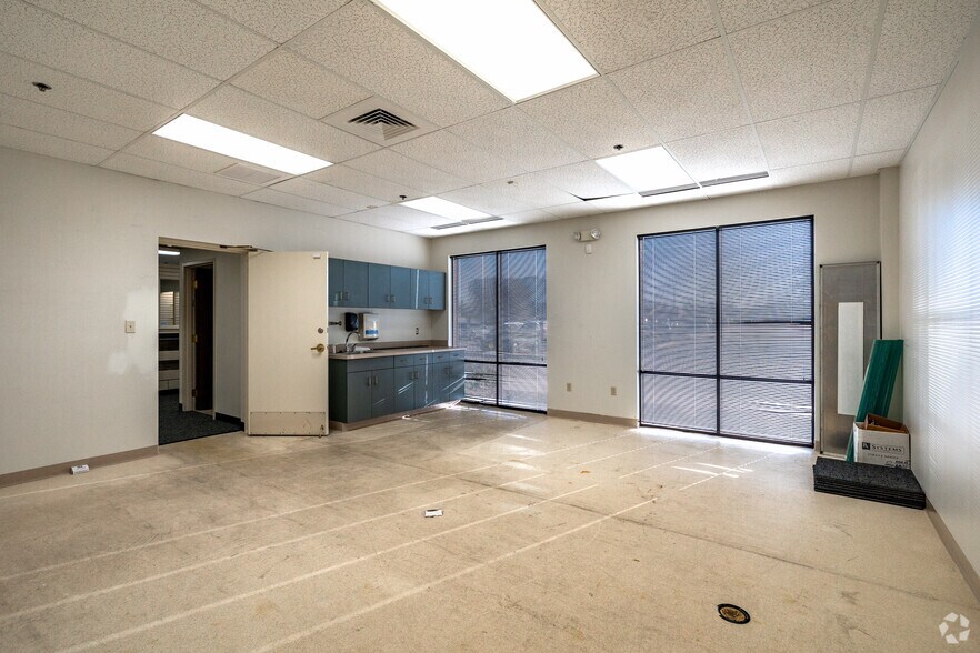 More Photos Of 7111 E 21st St, Wichita Medical For Sale