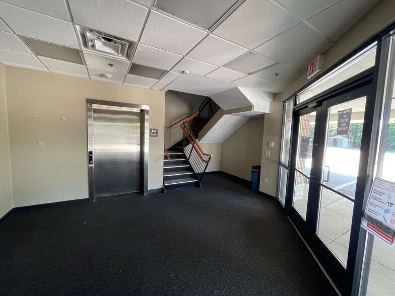 More Photos Of 720 W Lancaster Ave, Bryn Mawr Freestanding For Lease