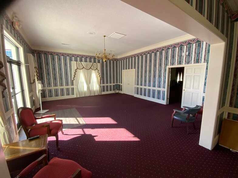 More Photos Of 401 W Cumberland St, Dunn Funeral Home For Sale
