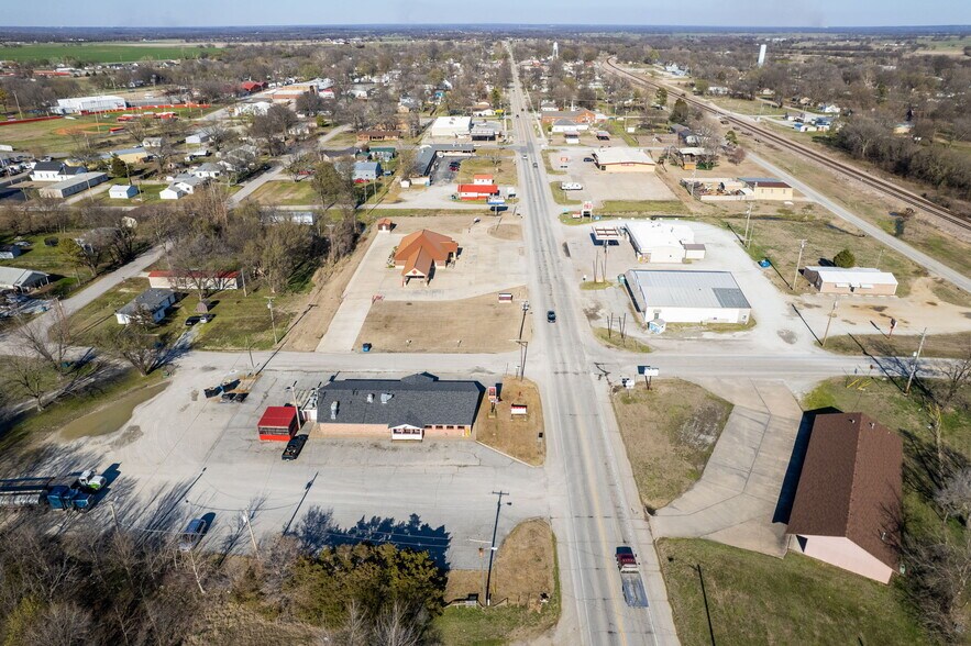 More Photos Of 704 W Conner Ave, Fairland Restaurant For Sale