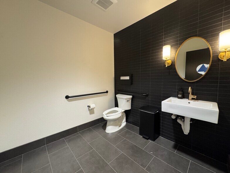 More Photos Of 1155 Del Monte St, Redding Office For Lease