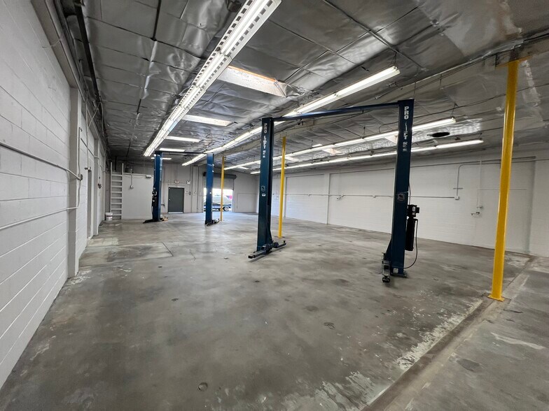 More Photos Of 500 S Raymond Ave, Fullerton Warehouse For Lease
