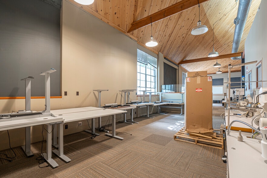 More Photos Of 1714 Broadway St, Vancouver Auto Repair For Lease