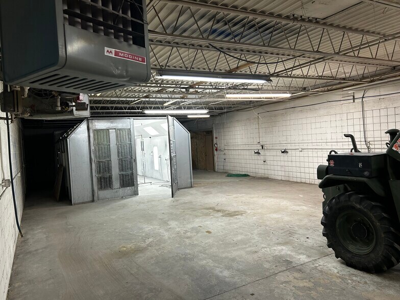 More Photos Of 4515 N 56th St, Lincoln Light Distribution For Lease