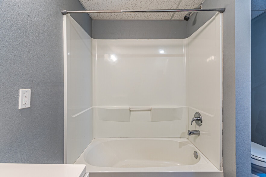 More Photos Of 450 E Hurst Blvd, Hurst Apartments For Sale