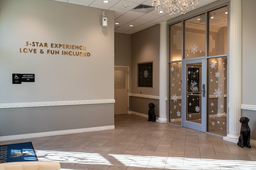 More Photos Of 2386 Florida Highway 426 Hwy, Oviedo Veterinarian Kennel For Sale